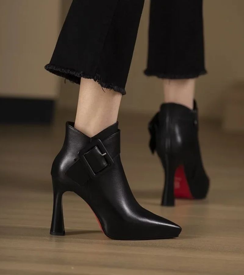 Victoria| BOTINES DE TACÓN CON HEBILLA OVERSIZE